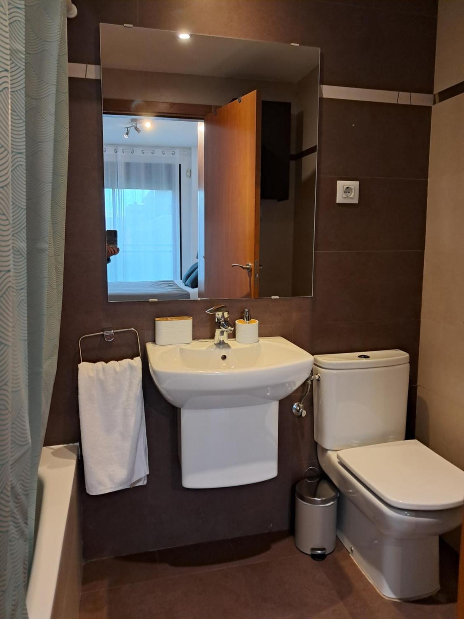 Modern Apartment, With Parking, Close To The Beach!! Сан-Адріа-де-Бесос Екстер'єр фото